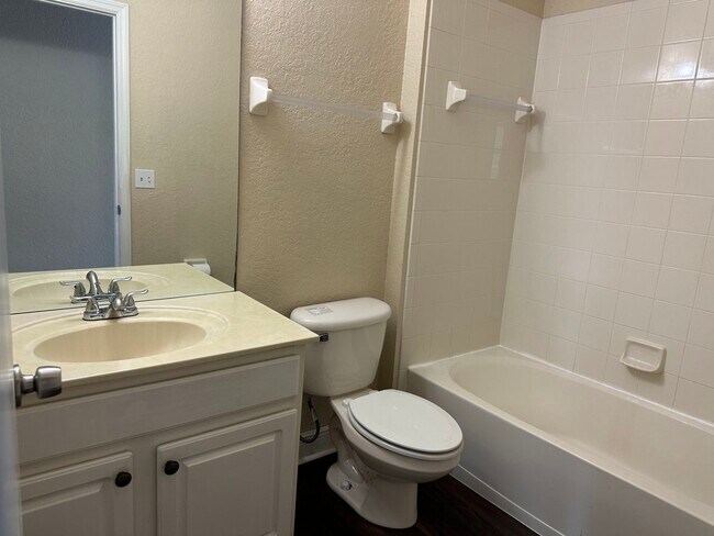 Building Photo - 2211 Pine Oaks Tr