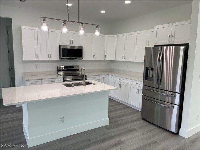 Building Photo - 818 Anaconda Ave S