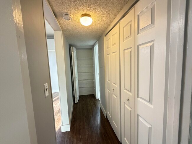 Building Photo - 921 Lyons Rd