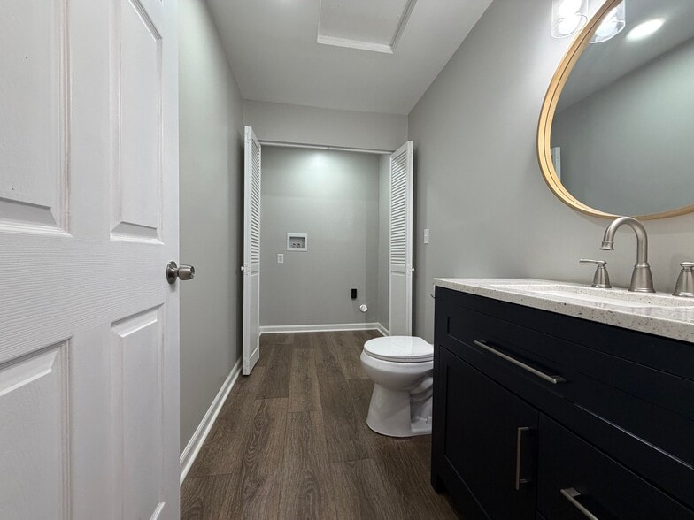 Building Photo - 407 Rothey Dr