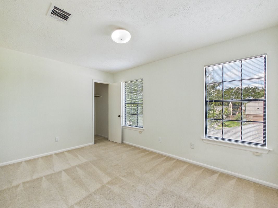 Building Photo - 814 Lochnell Dr
