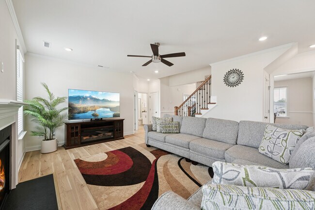 Building Photo - 200 Cloud Berry Ln