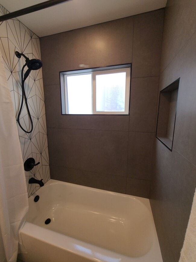 Building Photo - Newly remodeled and fully "furnished" 1 be...