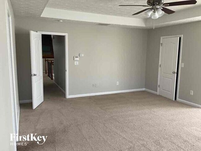 Building Photo - 221 Long Needle Dr