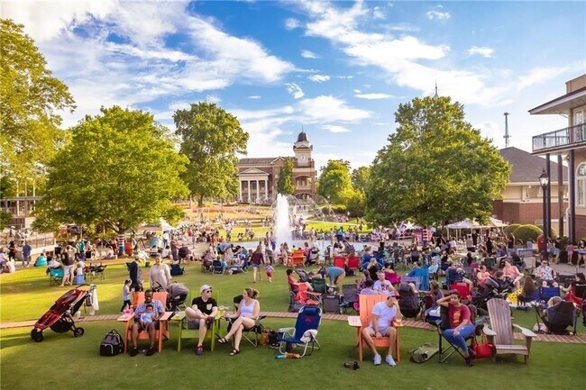 Building Photo - 2745 Peachtree Walk