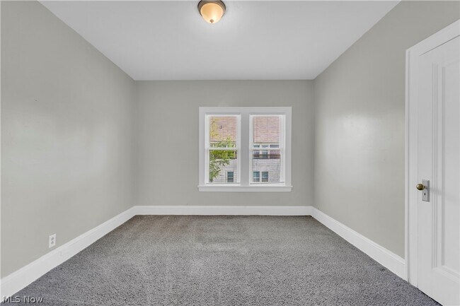 Building Photo - 3652 E 153rd St