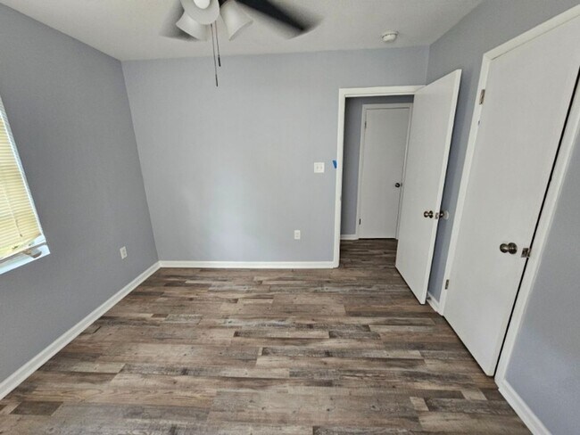 Building Photo - Duplex in Jacksonville