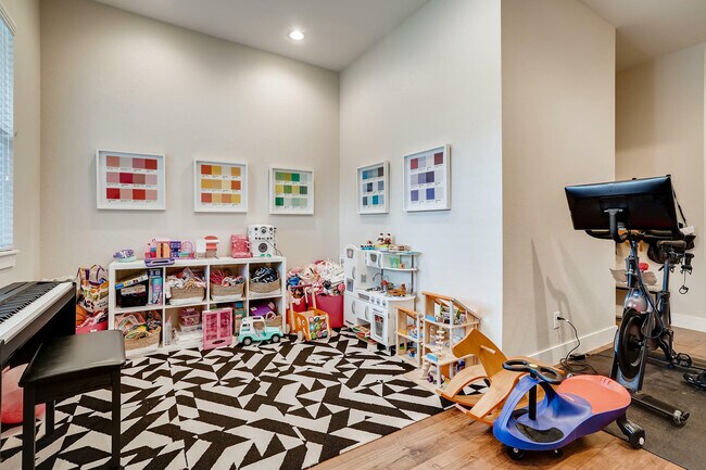 Building Photo - 534 S Lincoln St