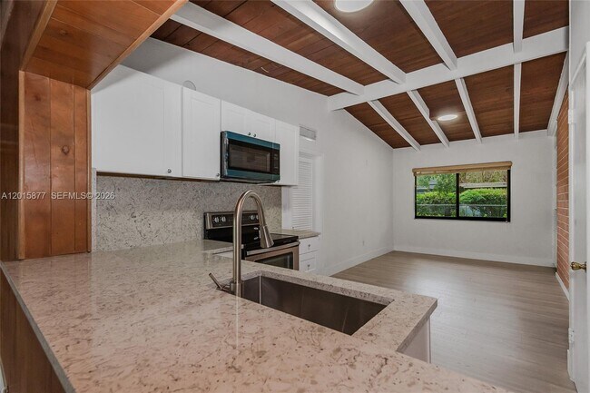 Building Photo - 12725 SW 80th Ave
