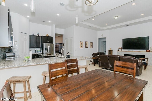 Building Photo - 5169 Roma St S