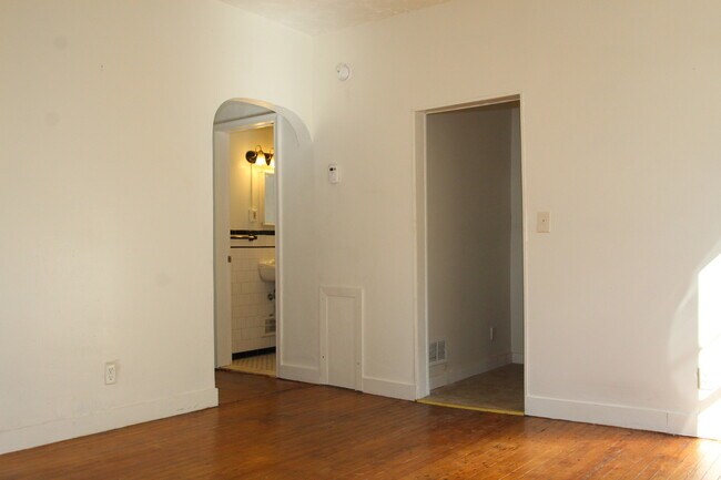 Building Photo - 6907 Belair Rd