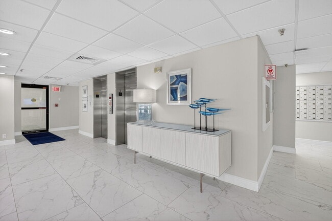 Building Photo - 3215 S Ocean Blvd