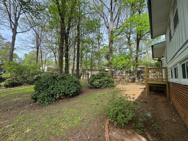 Building Photo - $2,195/month | 4 Bed | 2.5 Bath | 2,046 Sq Ft