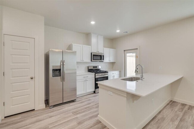 Building Photo - Luxury NEW 3 Bedroom 2.5 Bathroom Townhome...