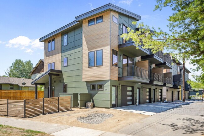 Building Photo - 315 NW Riverside Blvd