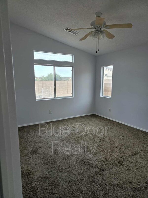 Building Photo - 6244 Vaughn Dr NE