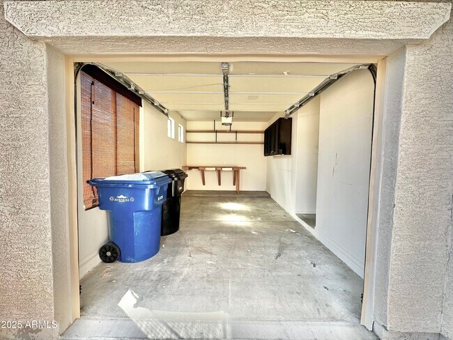 Building Photo - 17916 W Maui Ln