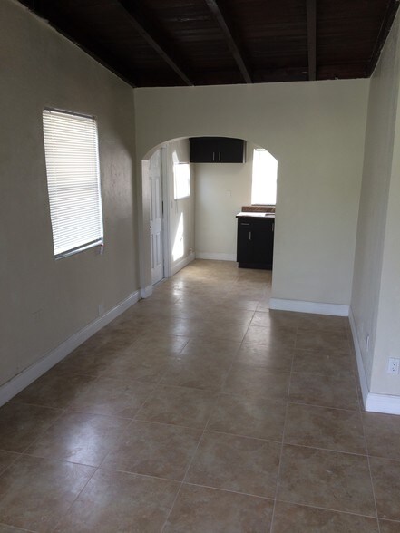 Building Photo - 3701 SW 48th Ave