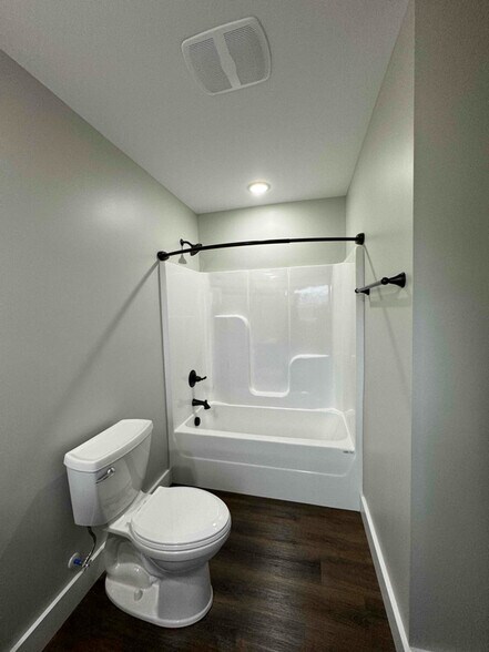 Building Photo - 56 Holloway Dr
