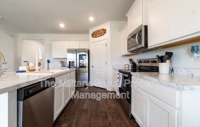 Building Photo - 5594 Hollow Birch Dr