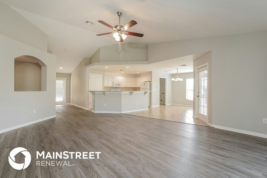 Building Photo - 3620 NE 9th Ave