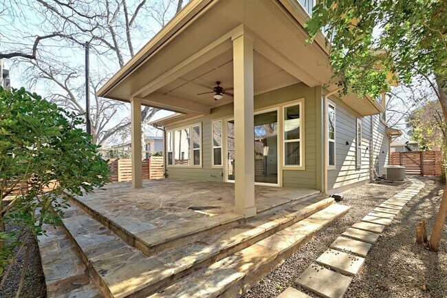 Building Photo - 1912 Haskell St