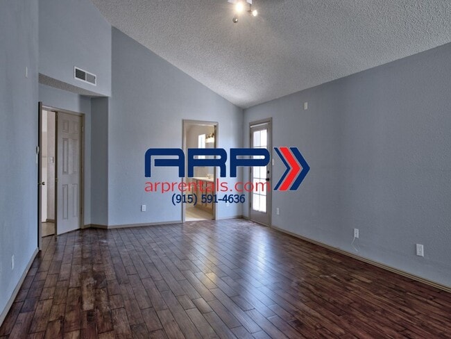 Building Photo - SPACIOUS AND ELEGANT EASTSIDE HOME