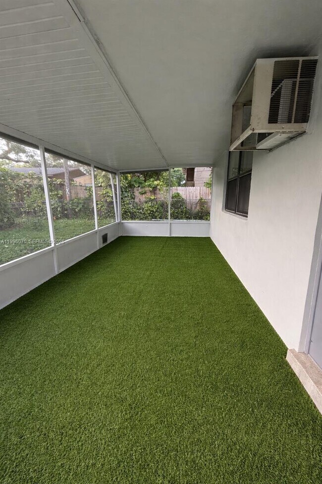 Building Photo - 6071 SW 33rd St