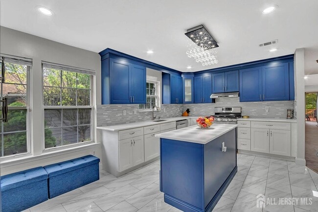 Building Photo - 10 Sawgrass Ct