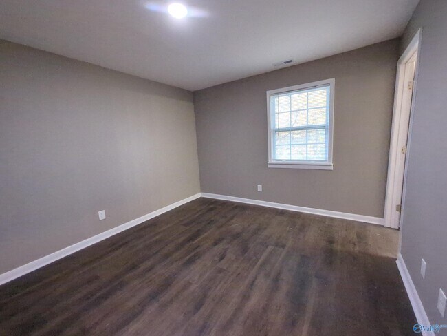 Building Photo - 3913 Talwell Dr SW