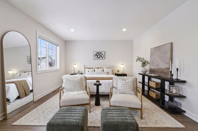 Building Photo - Model 3 Bedroom Town Home