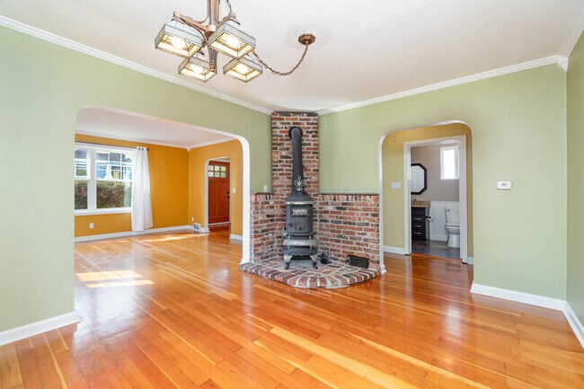 Building Photo - 7038 14th Ave NW