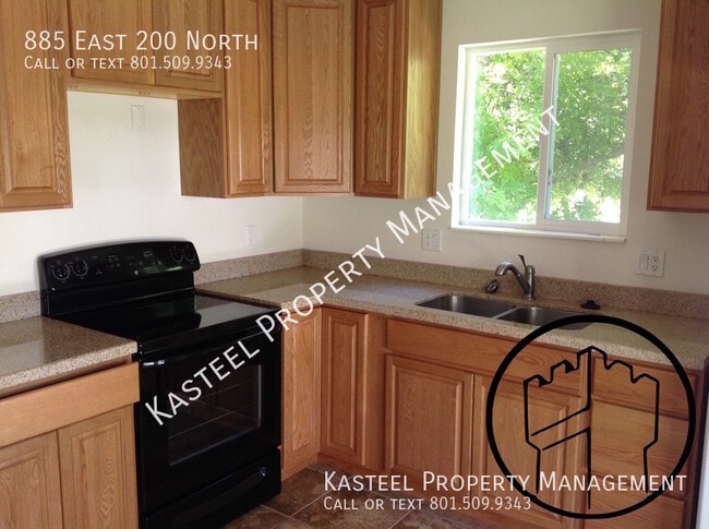 Building Photo - 885 E 200 N