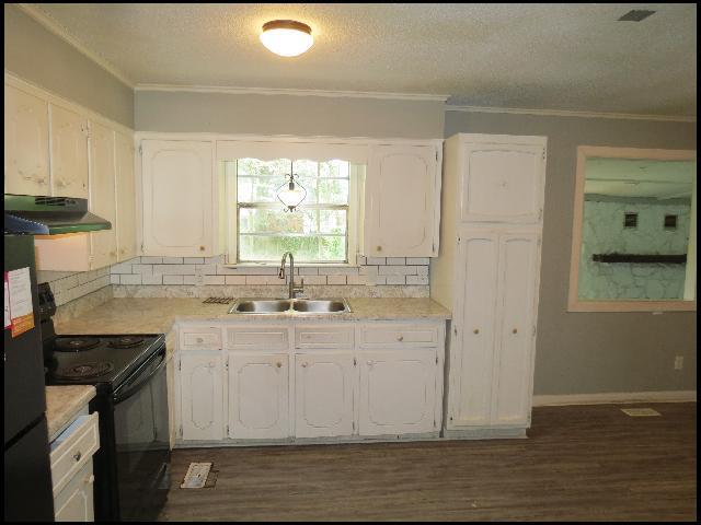 Building Photo - 1020 Towering Oaks Dr