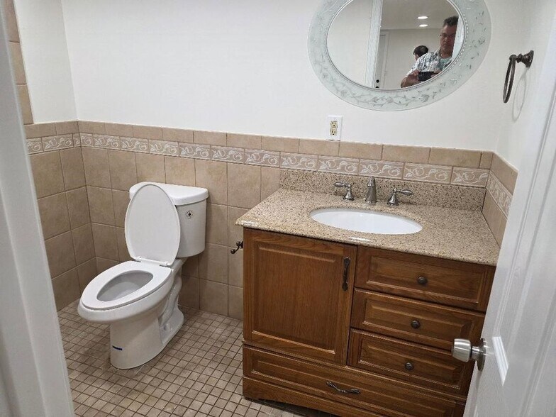 Building Photo - 9 Charles St