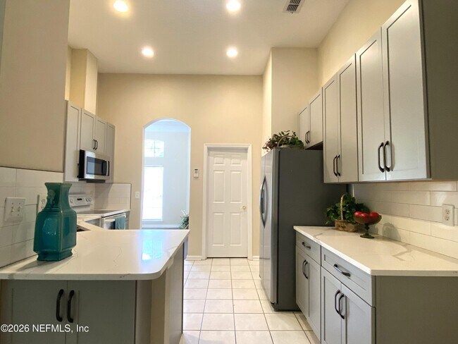 Building Photo - 10519 Creston Glen Cir E