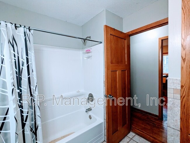 Building Photo - 15 103rd Ave NW