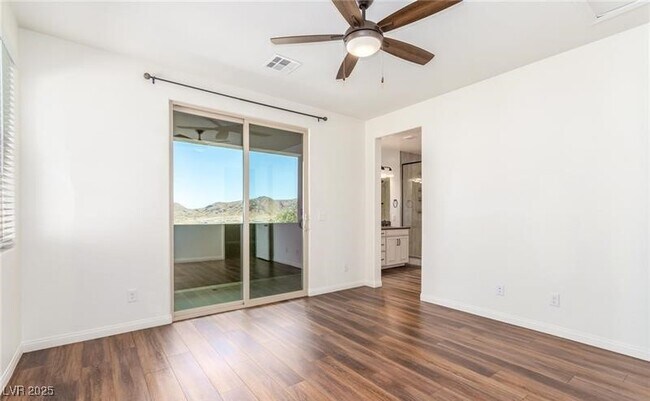 Building Photo - 12556 Skylight View St