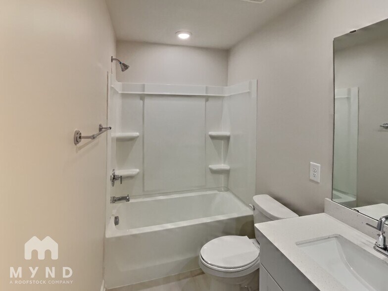 Building Photo - 3325 Lisburn St