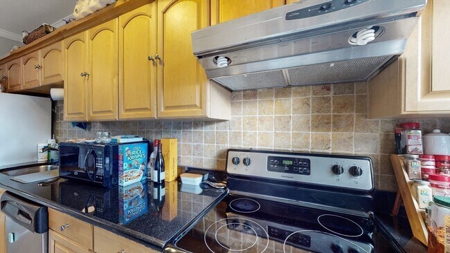 Building Photo - 143 W Canton St