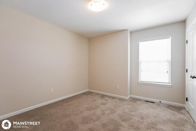 Building Photo - 419 Sunflower Dr, Raymore, MO 64083