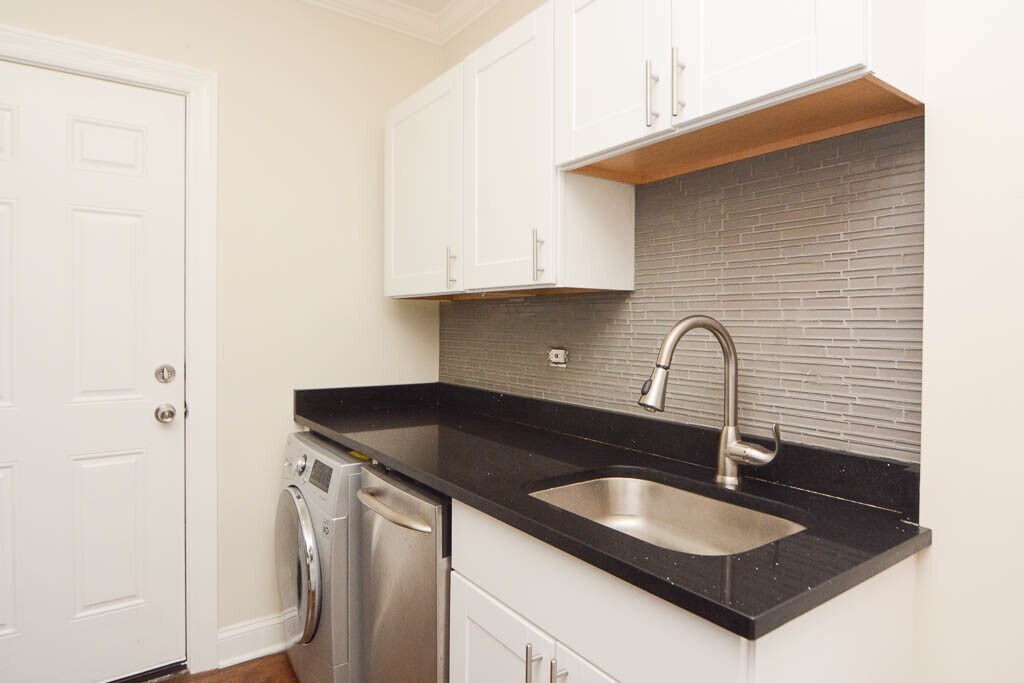 Building Photo - 3833 N Greenview Ave