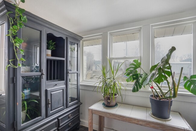 Building Photo - 1009 8th St