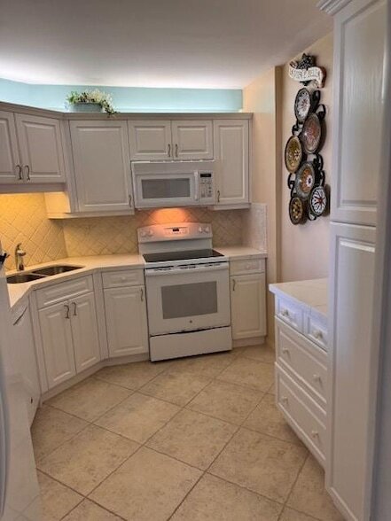 Building Photo - 111 N Pompano Beach Blvd