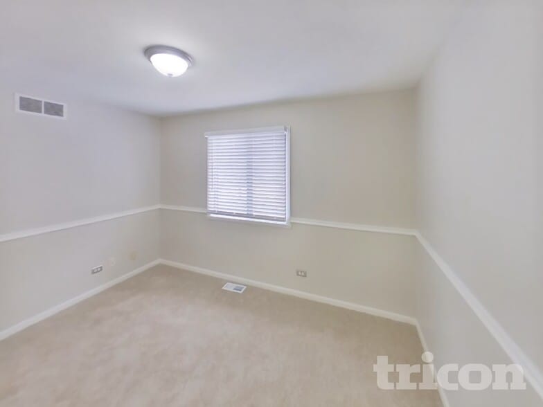 Building Photo - 1130 Pinehurst Ln