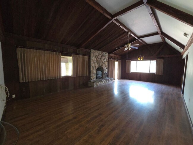 Building Photo - REDUCED!!!