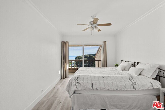 Building Photo - 23924 De Ville Way