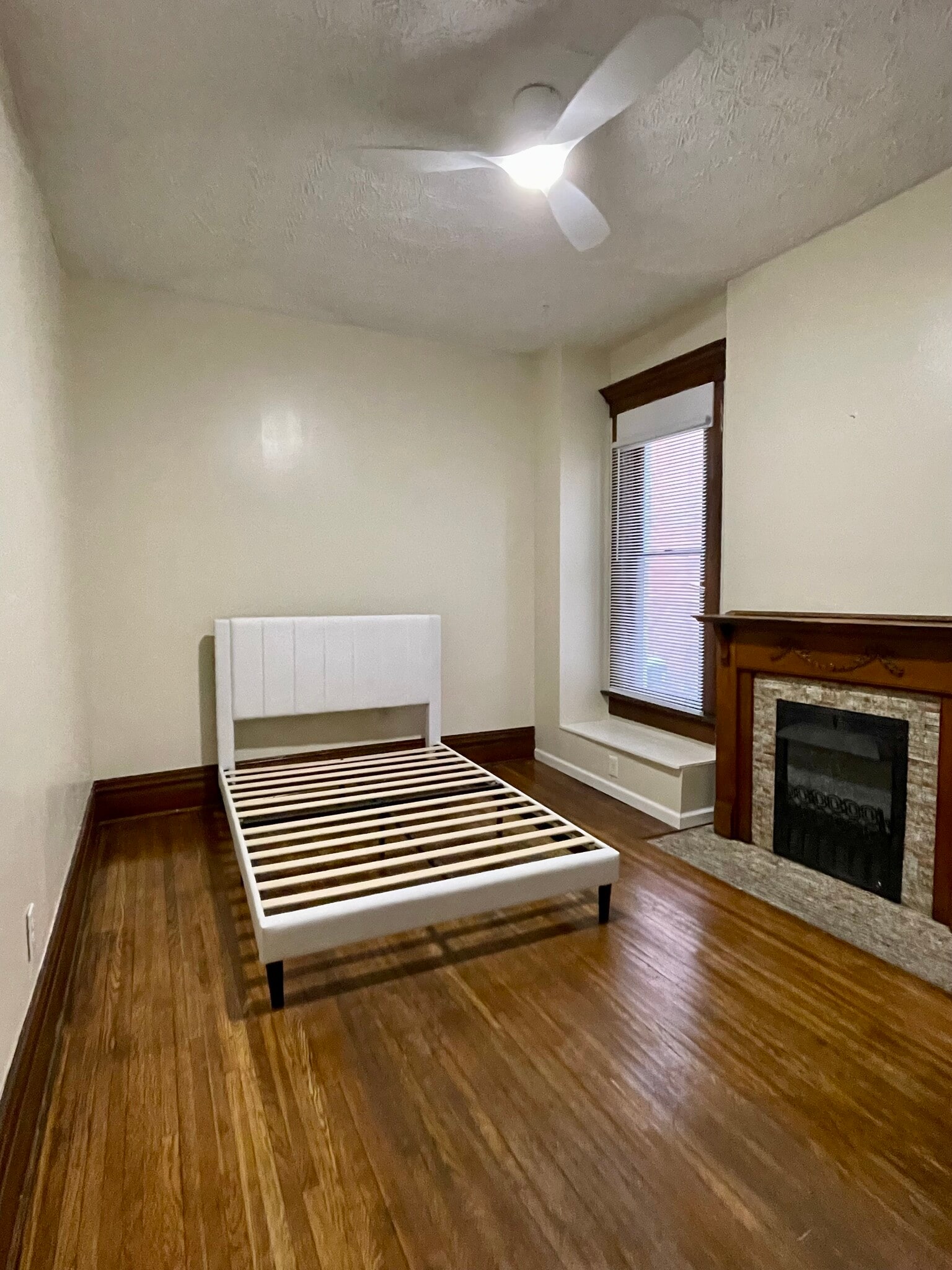 Building Photo - 1374 Neil Ave