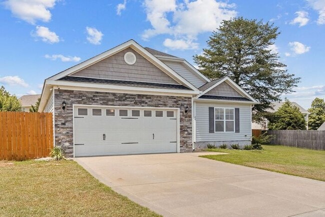 Building Photo - Well-Maintained 3 Bedroom, 2 Bath Home