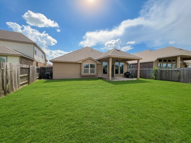 Building Photo - 8206 Oxbow Manor